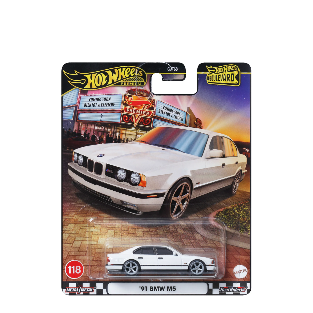 Hot Wheels GJT68 Boulevard Vehicle Assortment, Ages 3+